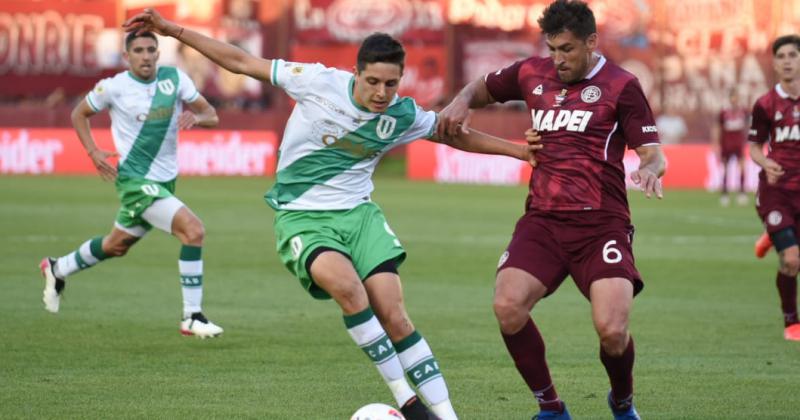 Cruz protege el balón con la marca de Braghieri