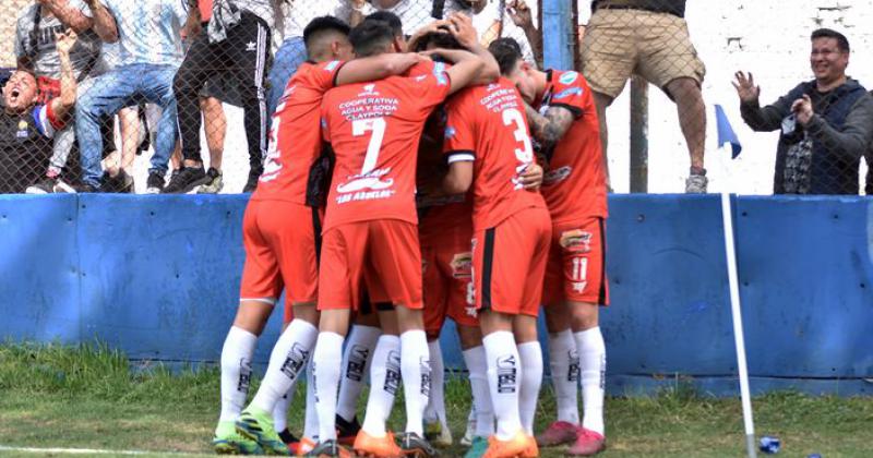 Claypole bajó a uno de los equipos animadores del torneo