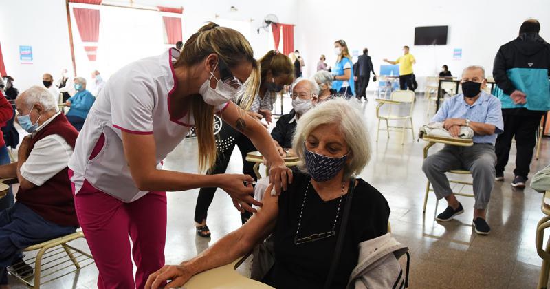 El 914-en-porciento- de los mayores de 18 tiene al menos una dosis 