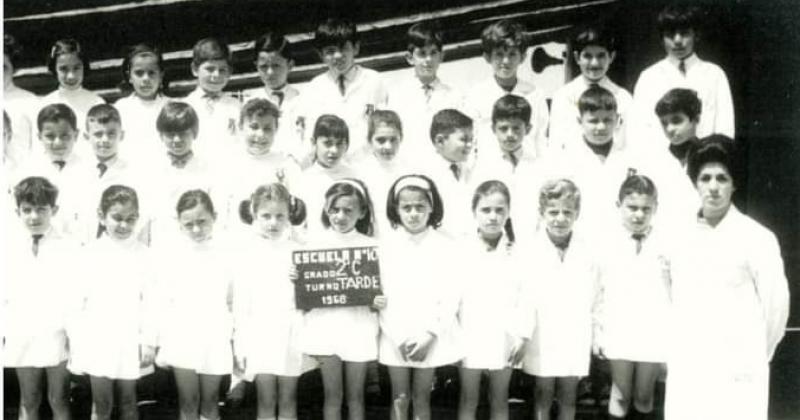 Fotografía de 2° grado turno tarde del año 1968