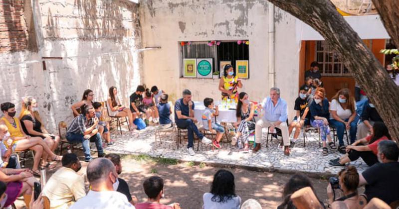 En viacutesperas de Navidad Alberto visitoacute una ONG en Lomas