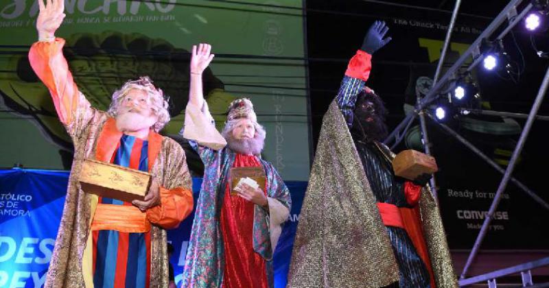 Vuelve el claacutesico desfile de los Reyes Magos por las calles de Lomas
