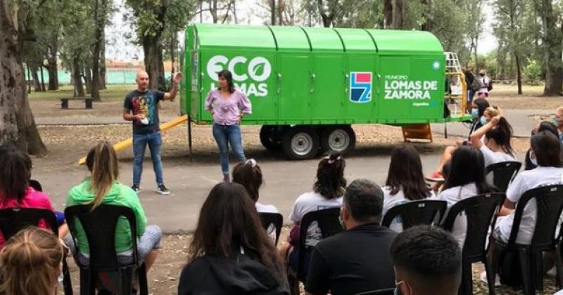 Capacitan a docentes y alumnos en materia de reciclado