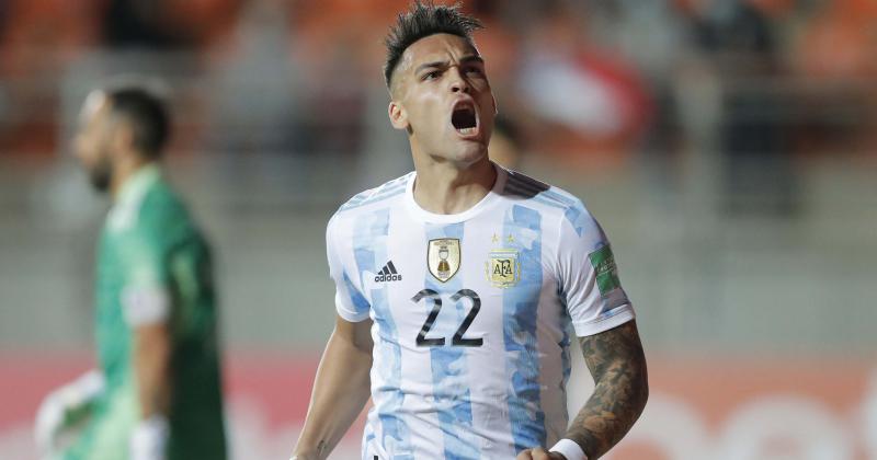 Lautaro Martínez grita su gol en Calama