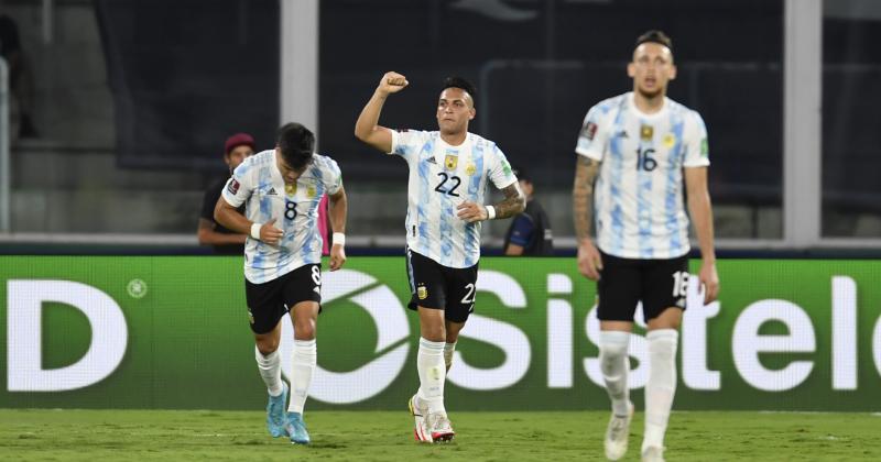 Lautaro festeja el gol argentino