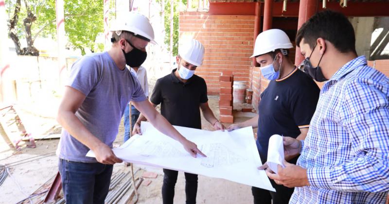 Insaurralde recorrió los trabajos en el edificio