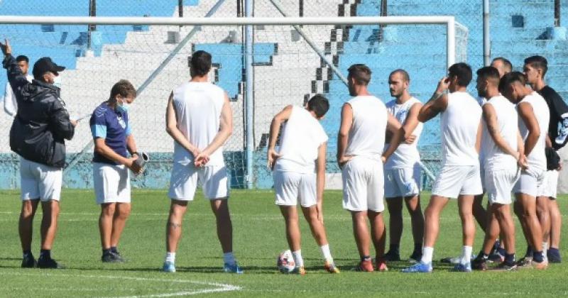 Ruiz ajusta detalles para el debut en la Primera Nacional 2022