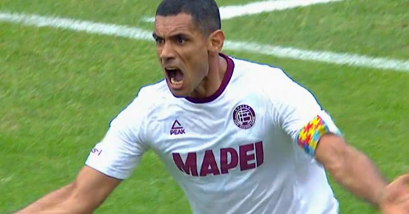 El Pepe no se mueve de Lanús