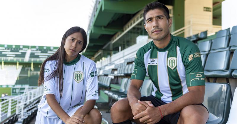 Los dos modelos de camisetas para la temporada 2022