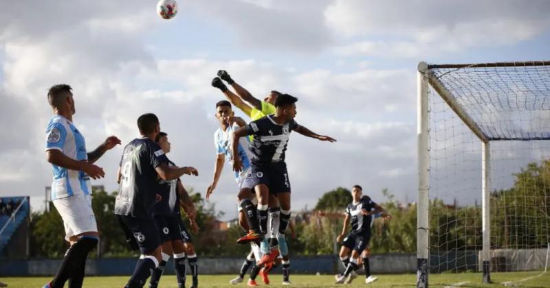 Derrota para el Azul en su presentación