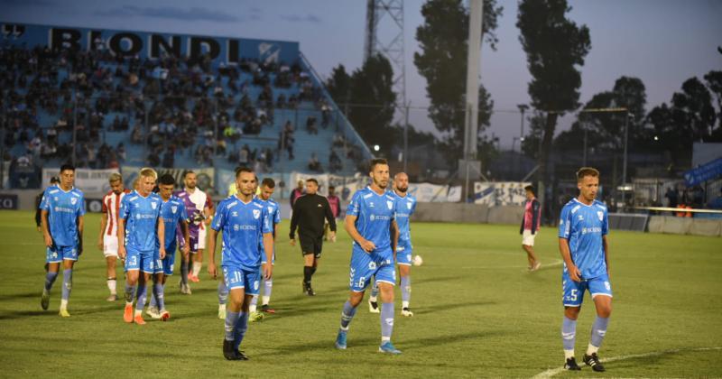 Temperley lamentó una derrota dura en el debut