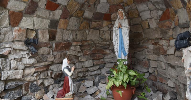 Turdera tiene una gruta con la imagen de la Virgen de Lourdes