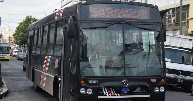 Acordaron extender el horario de los colectivos por el Carnaval de Lomas