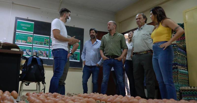 Martín Insaurralde visitó el Centro Avícola de Lomas