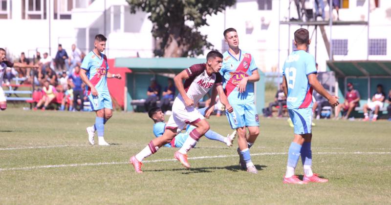 Sanabria comienza la carrera por el festejo de su gol