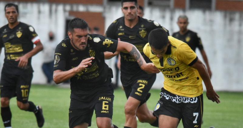 Talleres pagoacute caro sus fallas y fue goleado por Comunicaciones
