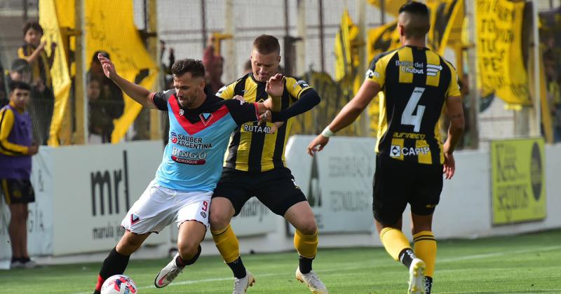 A Brown se le escapó el triunfo en la última pelota