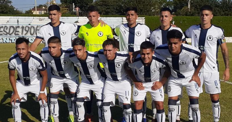 Los 11 del Azul en su visita a Merlo Norte