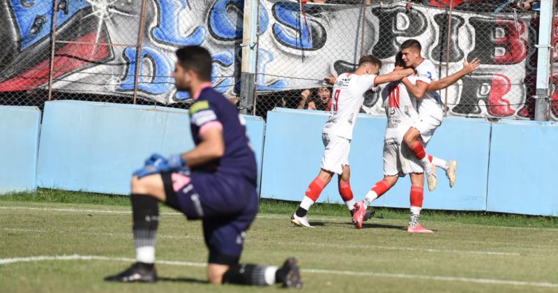 Mateo Acosta marcó un golazo en el segundo tanto de Brown