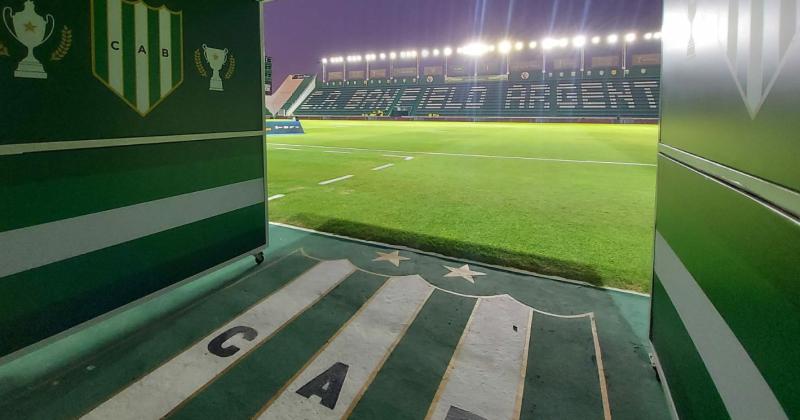 Banfield estrena iluminacioacuten nueva en el Florencio Sola