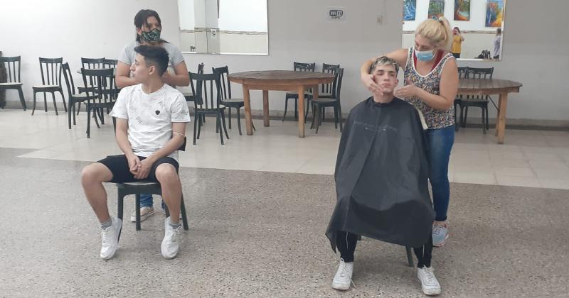 Inscriben a un taller gratuito de peluqueriacutea en Lomas