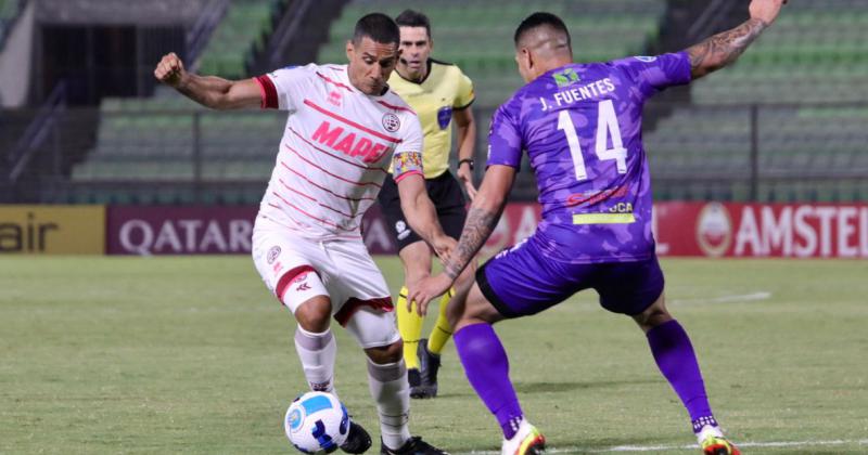 Lanuacutes y un punto con sabor a poco en su debut en la Sudamericana
