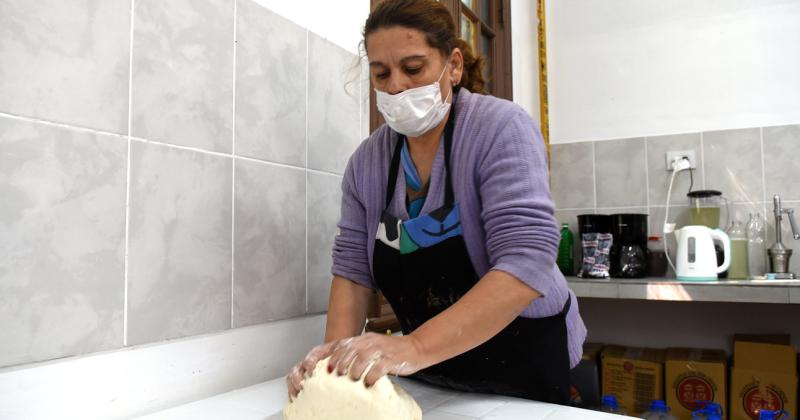Son internas del Esteves y atienden el nuevo bar- Nos sentimos uacutetiles
