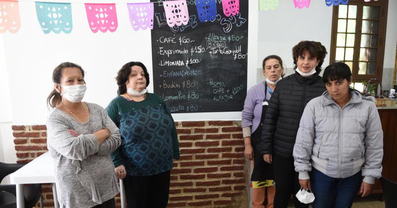 Son internas del Esteves y atienden el nuevo bar- Nos sentimos uacutetiles