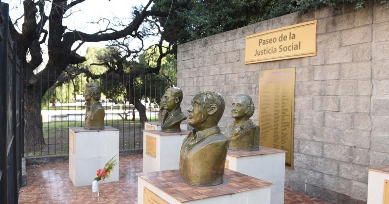 Diacutea de los Monumentos- detalles uacutenicos de las obras de la Grigera
