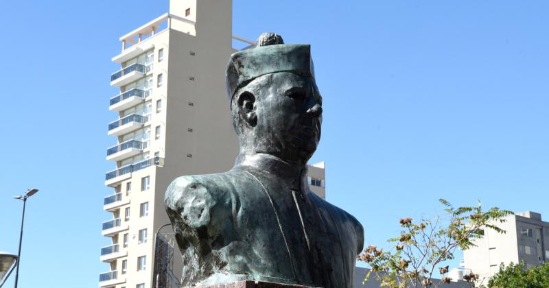 Diacutea de los Monumentos- detalles uacutenicos de las obras de la Grigera