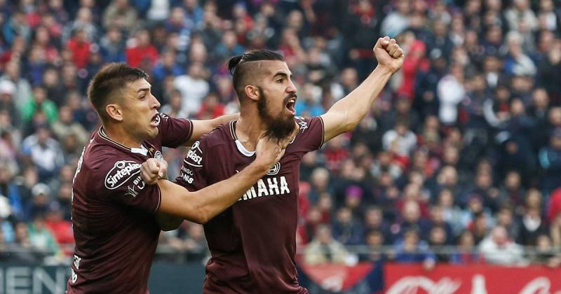 Junior Benítez alejado del fútbol se sometió a una particular operación