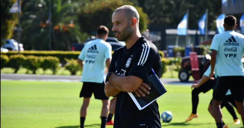 Mascherano le da forma a su equipo