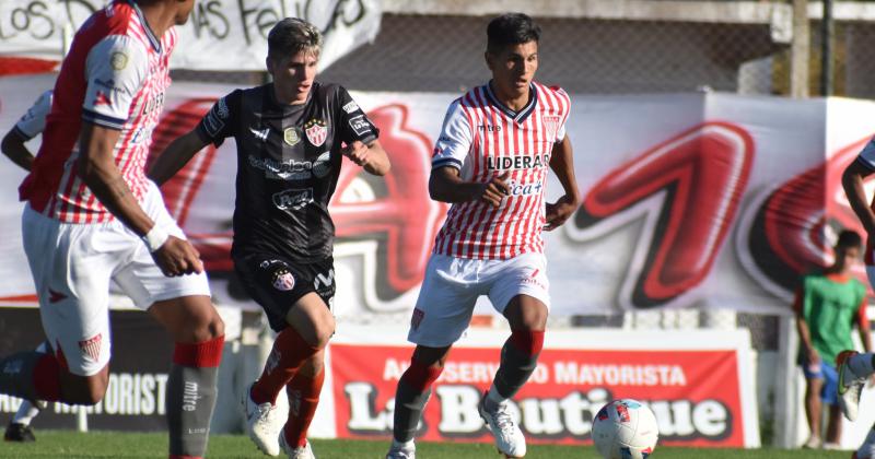 Los Andes jugoacute mal cayoacute ante Cantildeuelas y se hunde en el fondo