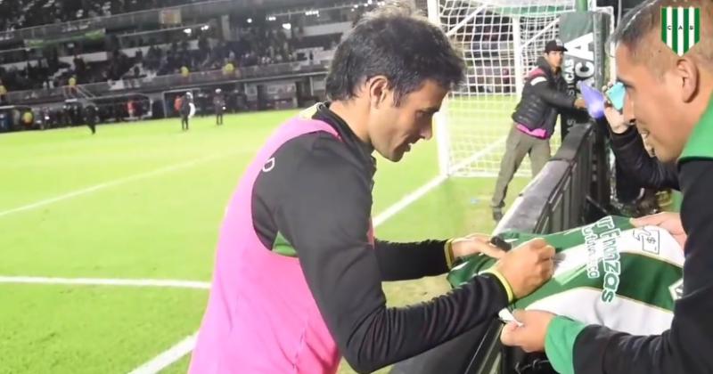 Video- el pequentildeo gesto de Dariacuteo Cvitanich que emocionoacute a todos