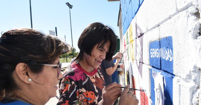Pintaron un mural para concientizar sobre el autismo en Llavallol