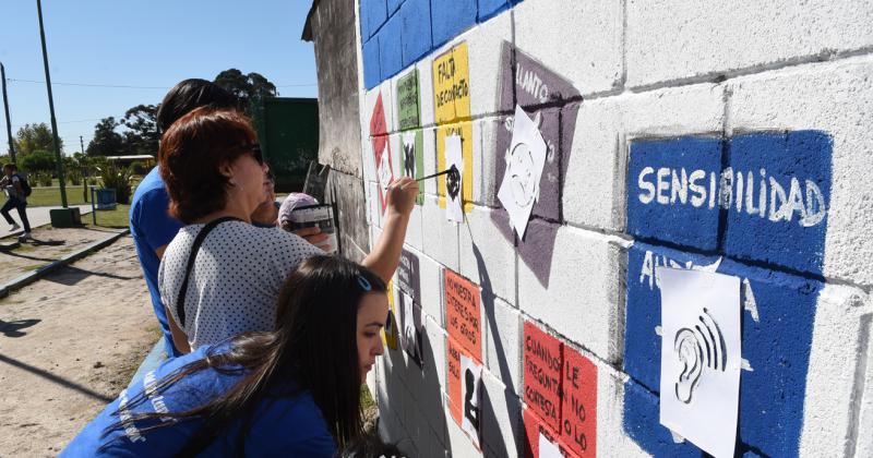 Pintaron un mural para concientizar sobre el autismo en Llavallol