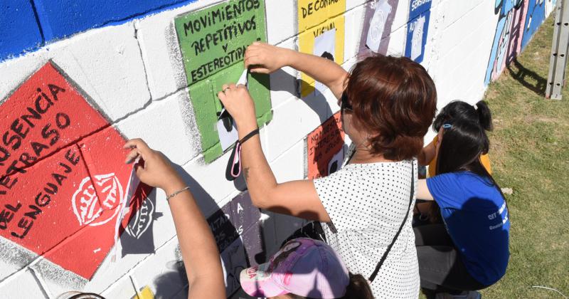 Pintaron un mural para concientizar sobre el autismo en Llavallol