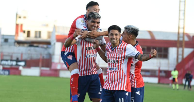 Los Andes acomodó el triunfo con el gol tempranero de Mor�n