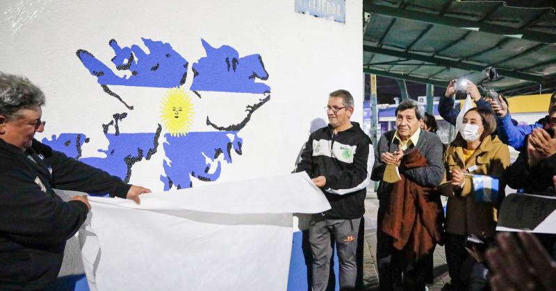 En Temperley inauguraron el quinto mural de Malvinas en tu Barrio