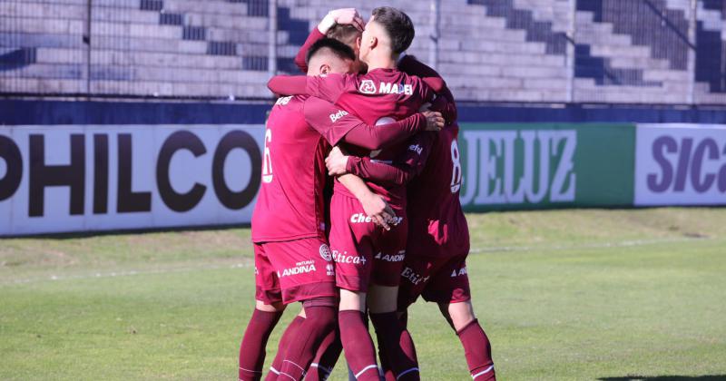 Todos los abrazos para Gonzalo Torres
