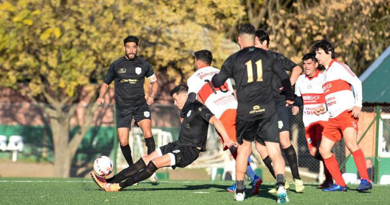 El Taladro venció al Gallo en el sintético del predio de Luis Guillón