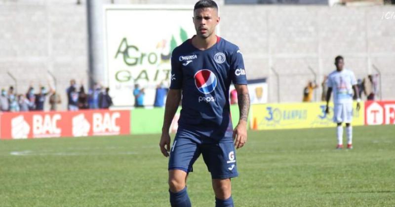 Actualmente juega en el fútbol de Honduras