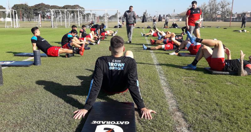 Brown recupera jugadores para la recta final