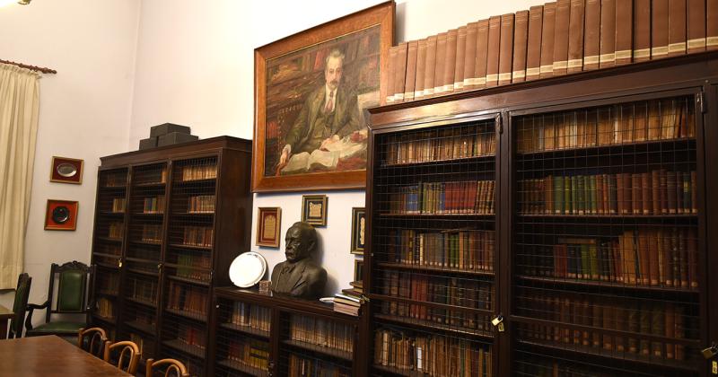 La Biblioteca Mentruyt cuenta con bibliografía de gran valor institucional