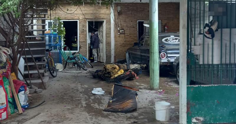 Una menor de 17 antildeos murioacute en un traacutegico incendio en una casa de Budge
