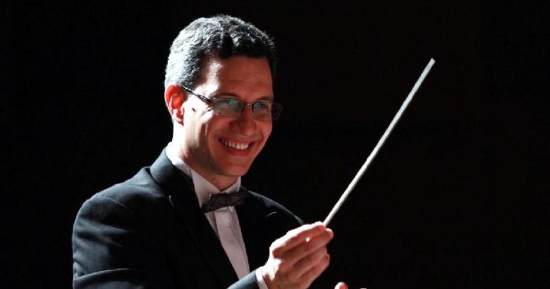 Darío Ingignoli es un director de la orquesta