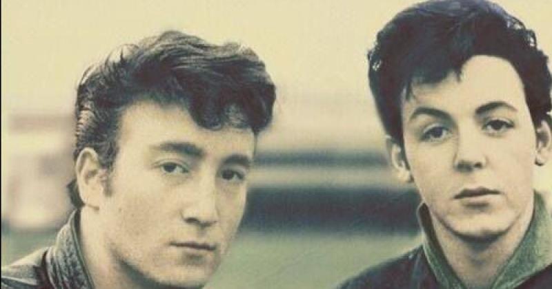 La primera vez que John Lennon y Paul McCartney tocaron juntos 