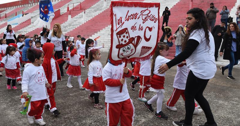 Arrancaron los festejos por los 50 antildeos del Jardiacuten Bichito Rojo