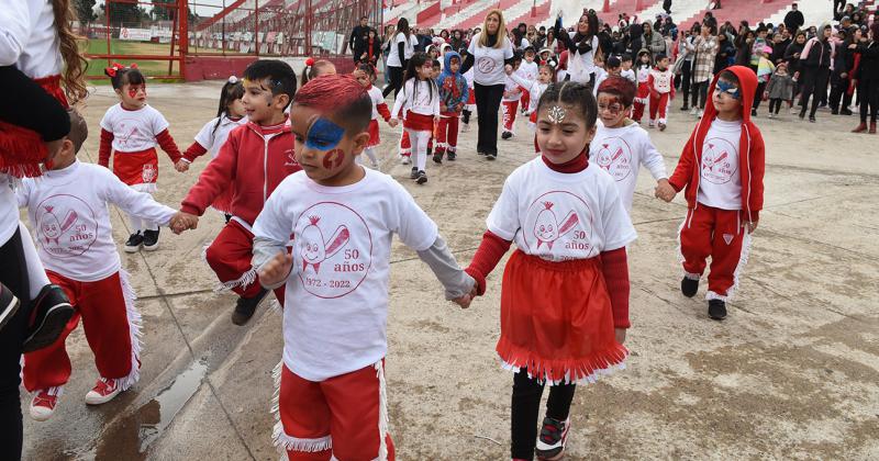 Arrancaron los festejos por los 50 antildeos del Jardiacuten Bichito Rojo