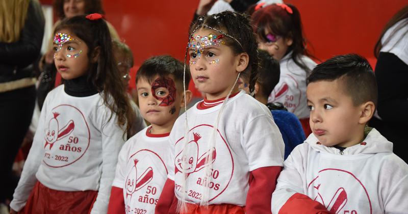 Arrancaron los festejos por los 50 antildeos del Jardiacuten Bichito Rojo